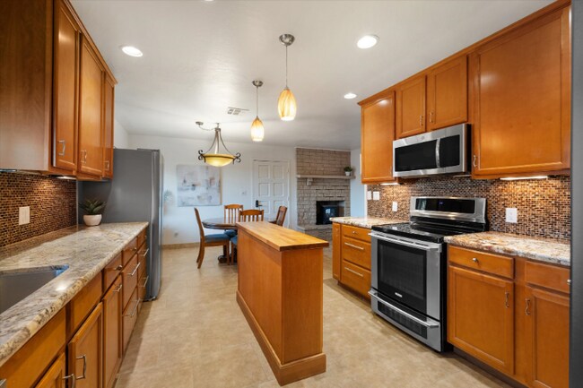 Photo - 334 W Horseshoe Ave