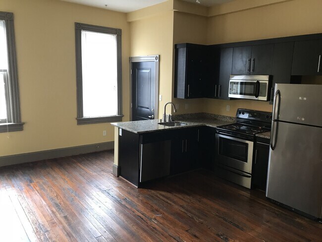 Building Photo - 217 E Grace St Unit Apt #D