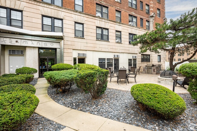 Chimenea y parrilla - The Flamingo Apartments