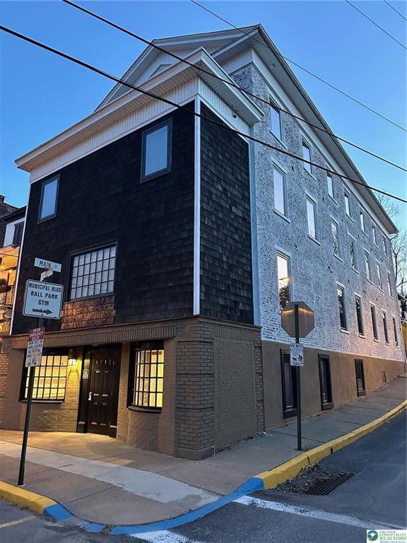 Building Photo - 427 Delaware Ave Unit 202