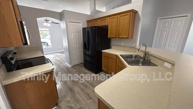 Photo - 1 Redwood Track Ln