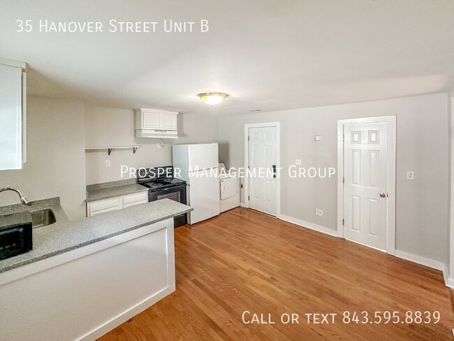 2 Bed, 1 Bath in Prime Downtown Charleston! - 2 Bed, 1 Bath in Prime Downtown Charleston! Apartment Unit B