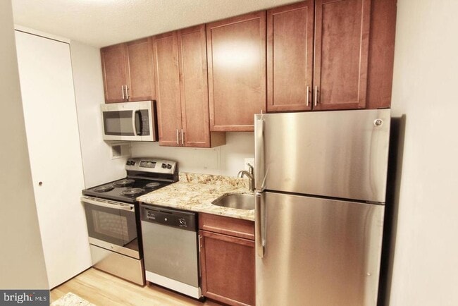 Building Photo - 1718 P St NW Unit 318