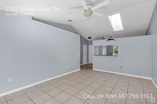 Building Photo - Charming 2 bedroom with many updates Rental