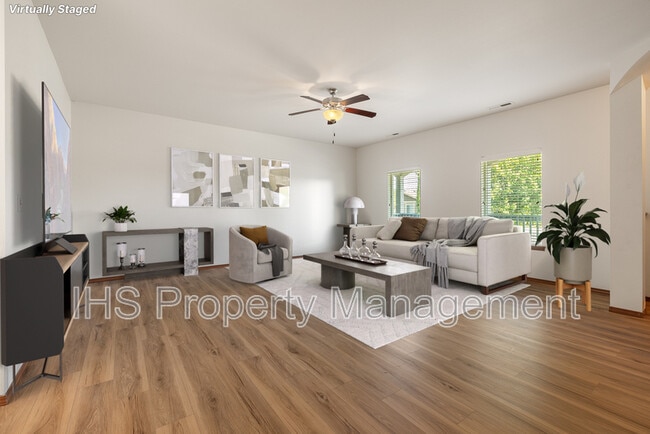 Photo - 555 Cherokee St