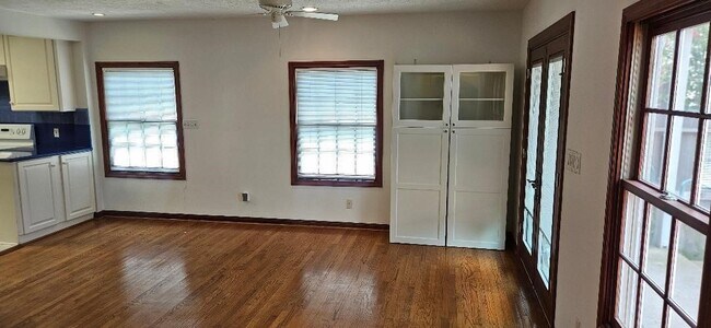 Photo - 3936 Case St