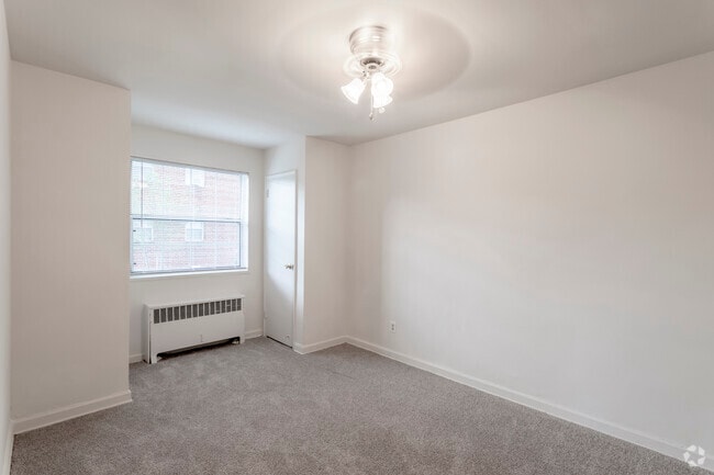 2 BR, 1 BA - 630 SF