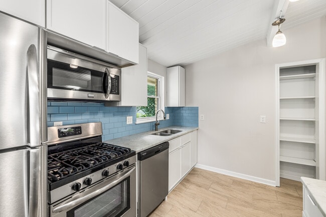 Photo - 1185 Oakfield Dr SE