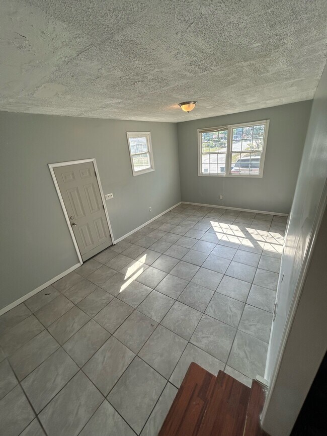 5222 Longbranch Dr