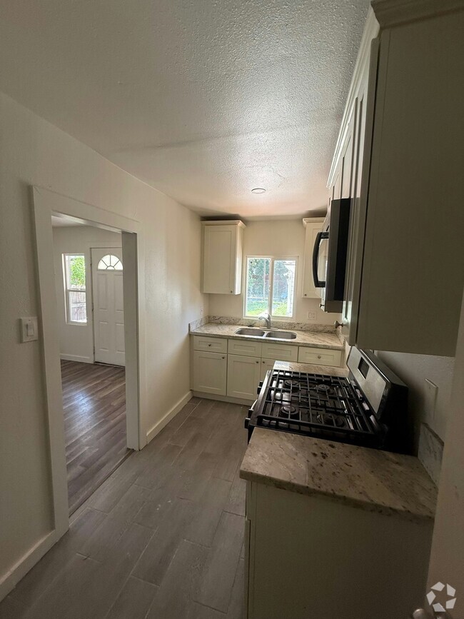 Building Photo - 3420 Lemon St Unit 3422 Rental