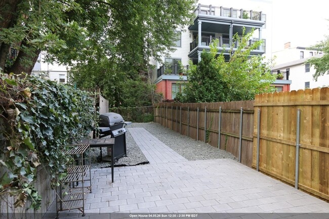 Building Photo - 314 6th St Unit B