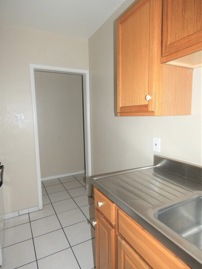 Photo - 1555 Linden Ave Unit A