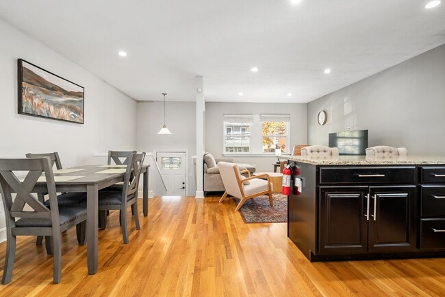 Photo - Beautiful 4 Bedroom in Short North