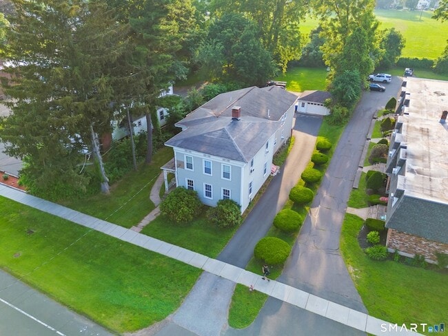 Building Photo - 324 Main St
