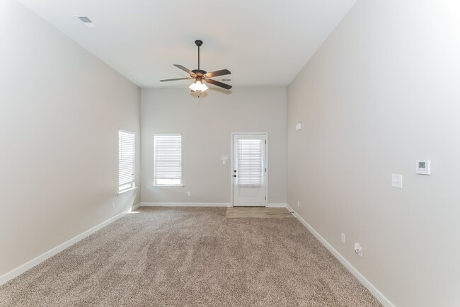 Photo - 7911 Hemlock Dr