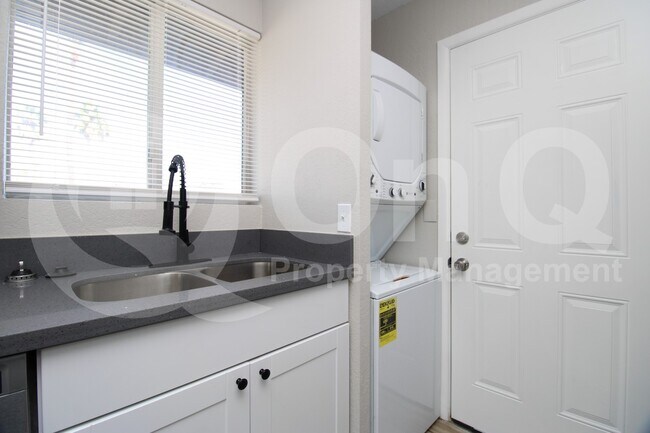 Photo - 2109 W Hayward Ave