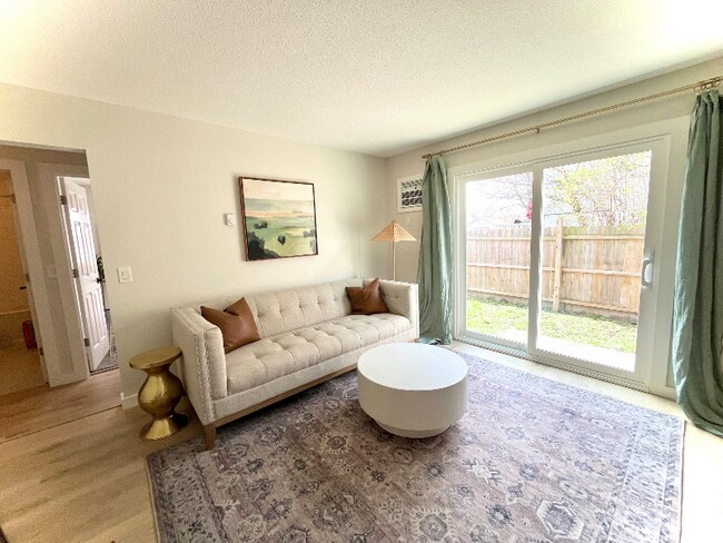 Photo - 10925 Otsego St Unidad A