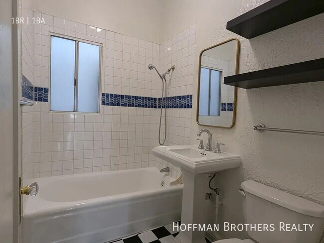 Photo - 1177 N Ardmore Ave Unit 1