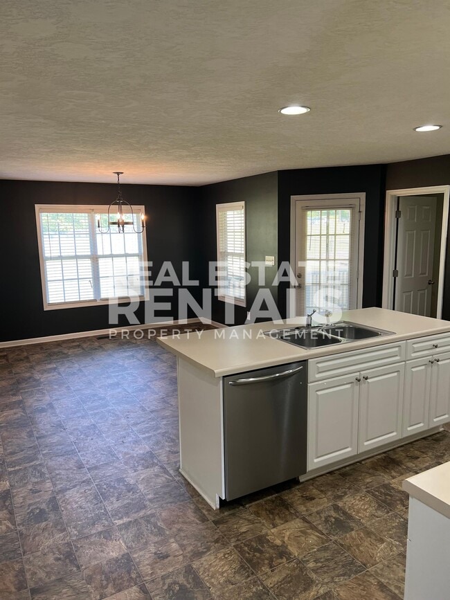Photo - 1121 Castle Dr