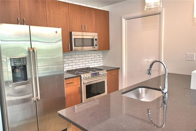 Photo - 845 Spring St NW Unit 109