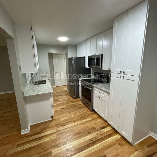 Building Photo - 8229 Halifax Ct N