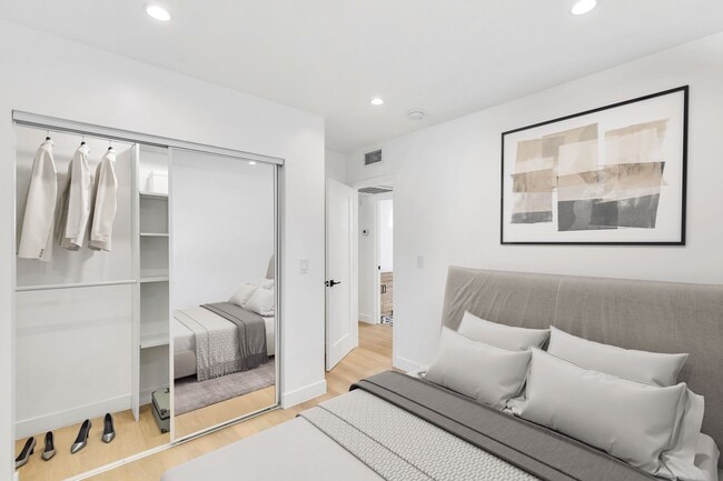Building Photo - Experience Modern Echo Park Living with St...