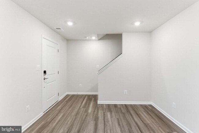 Photo - 410 18th Ave