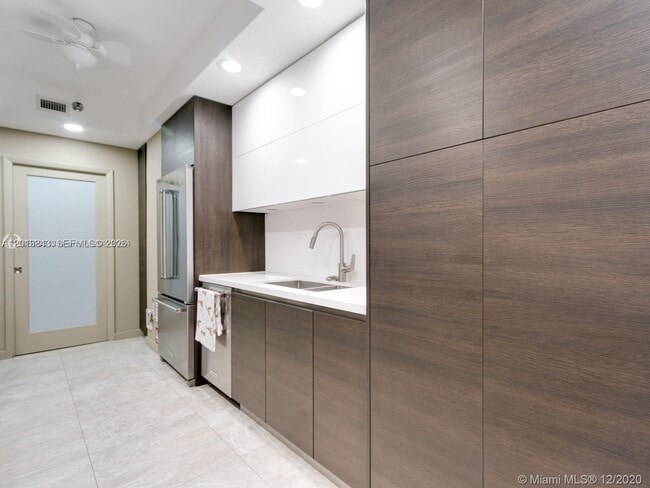 Photo - 21150 Point Pl Unit 405
