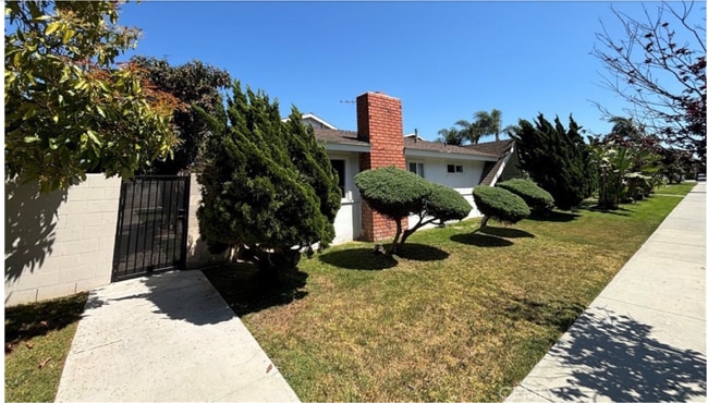 Building Photo - 17082 Emerald Ln Unit C