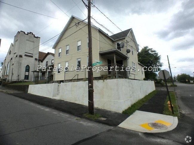 Building Photo - 402 E Market St Rental