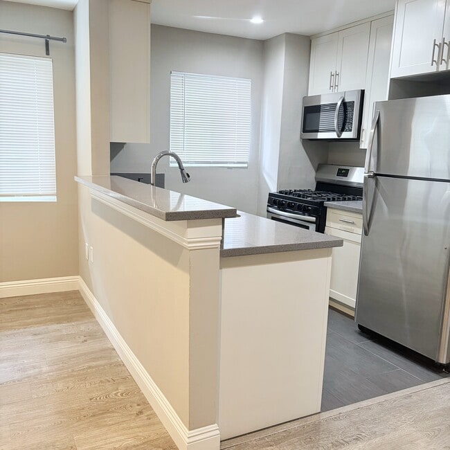 Photo - 5912 Willoughby Ave