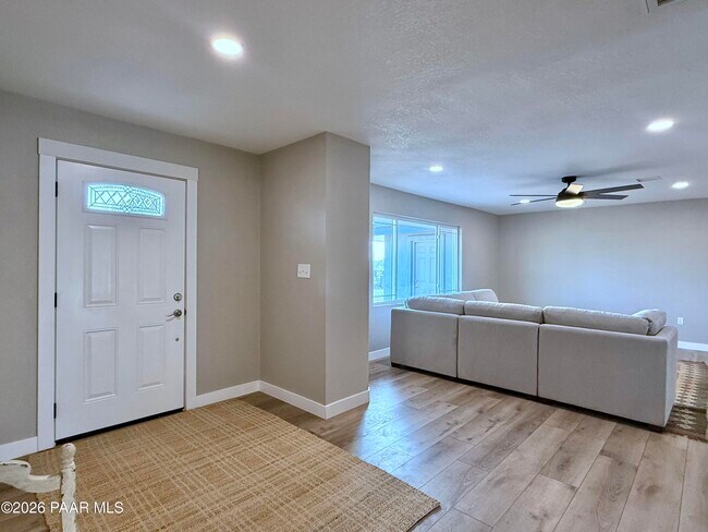 7216 E Grandview Dr
