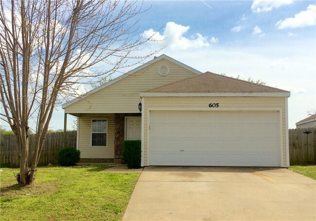 Building Photo - 605 Cedarbrook Ct