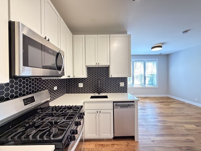 Photo - 643 W Wrightwood Ave Unit 004