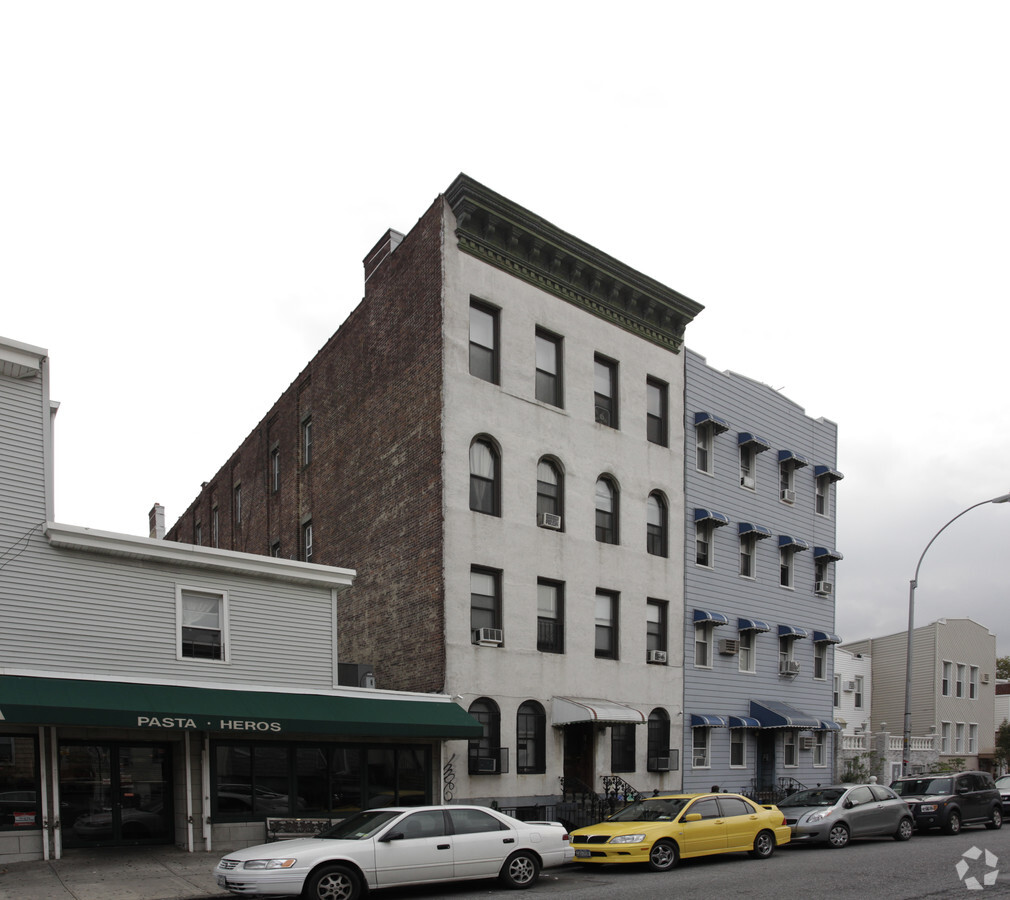 Photo - 542 Lorimer St Apartments