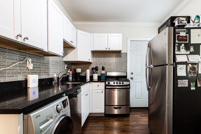 Photo - 2537 N Seminary Ave Unit 3