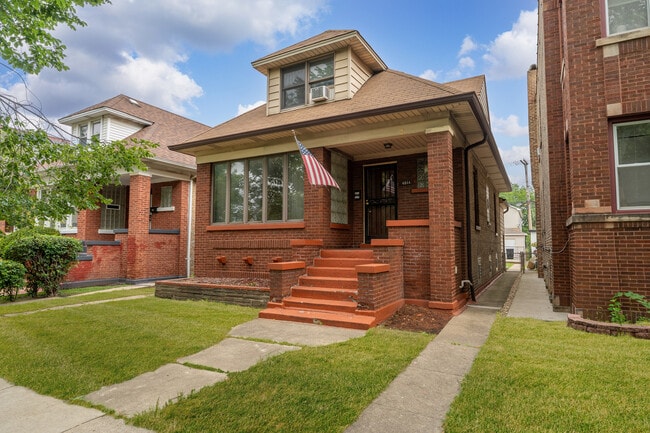 Photo - 4844 W Addison St