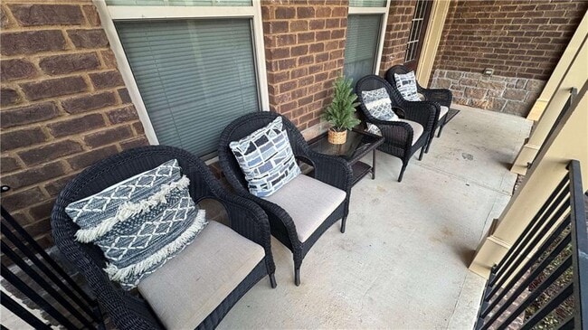 Photo - 180 Village Green Ct SW