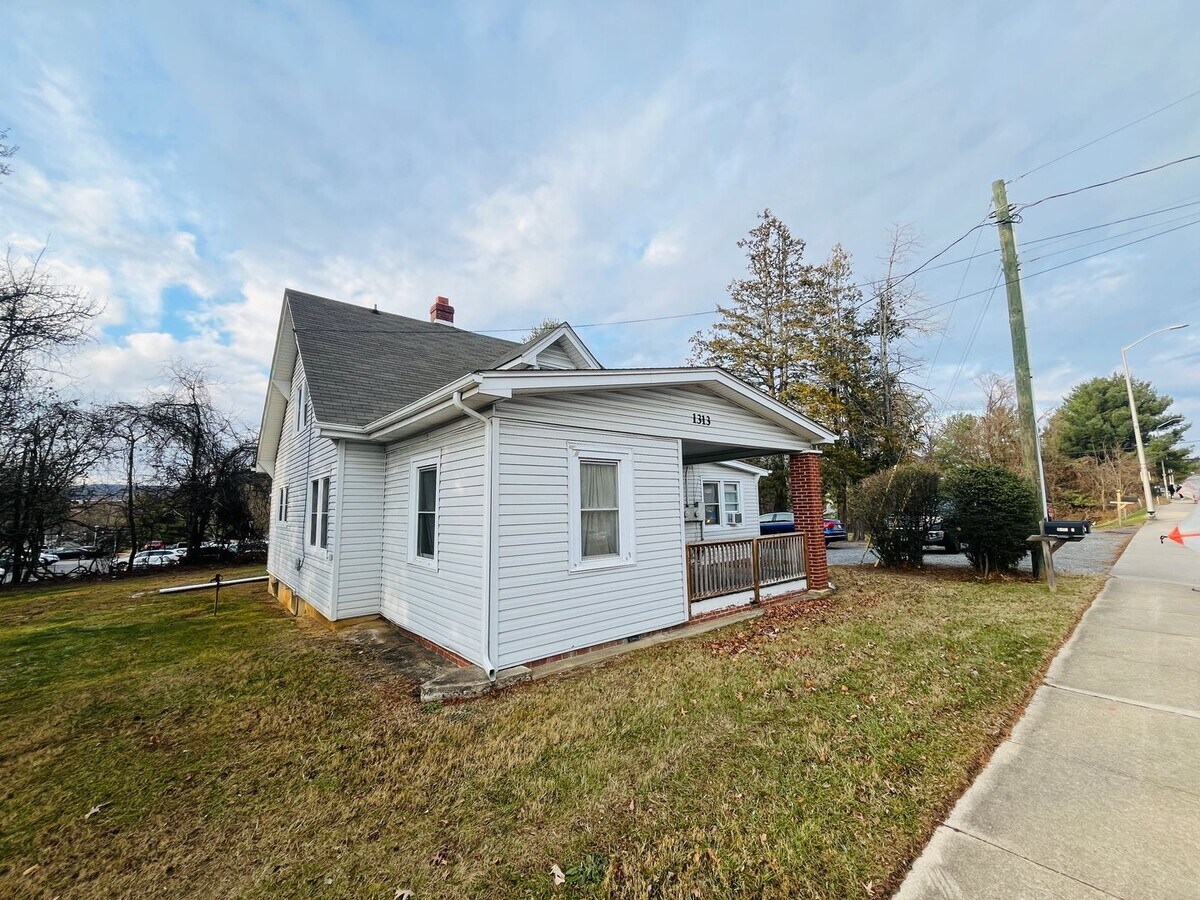 Photo - 1115DB - 1309-1315 N. Main St. - M Unidad 1313-1