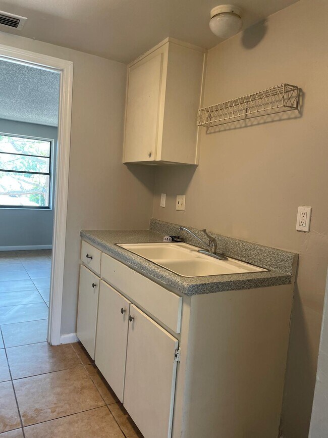 Photo - 1463 Drew St