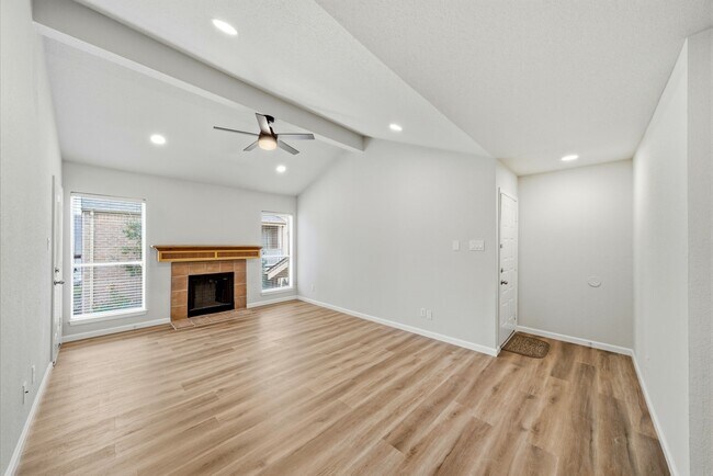 Building Photo - 10211 Sugar Branch Dr Unit 362