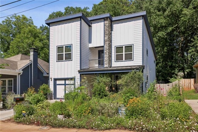 Photo - 875 Beryl St SW