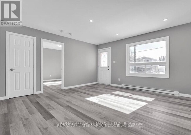 Photo - 123 New St