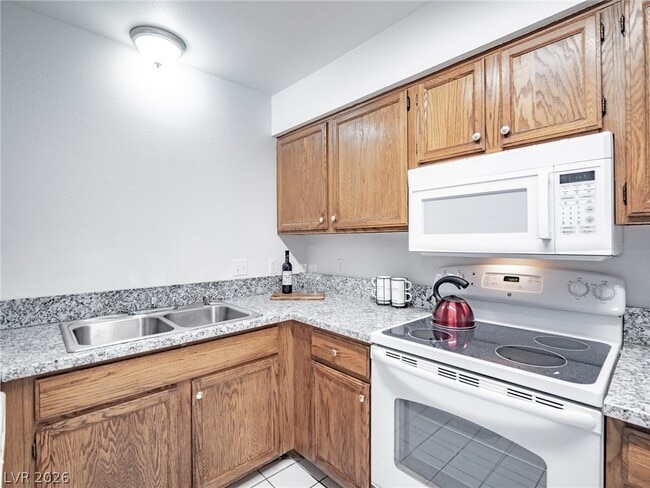 Photo - 825 Hedge Way Unit 2