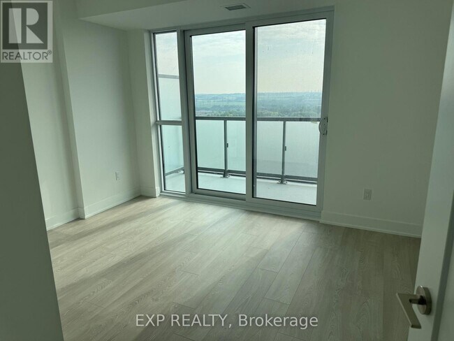 Photo - 2545 Simcoe St N Unit 2403