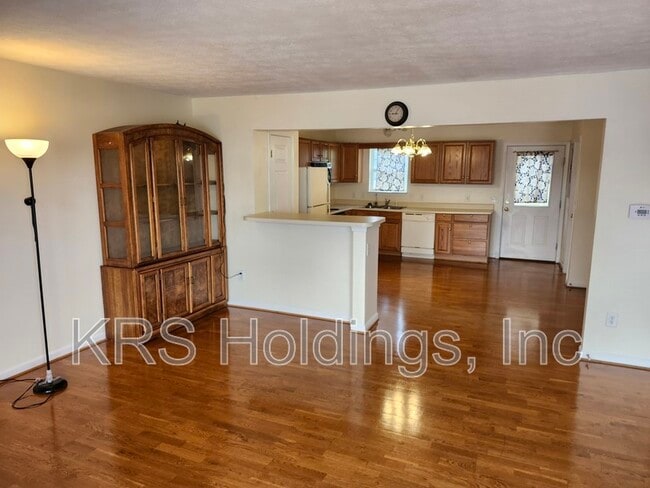 Photo - 327 Emerson Ln
