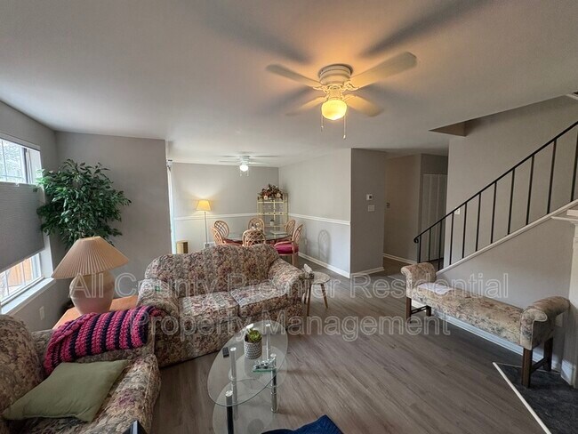 Photo - 38 River Bank Dr
