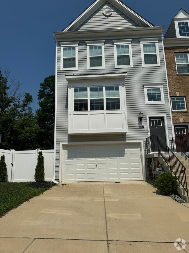 Building Photo - 23857 Myrtle Glen Way Rental