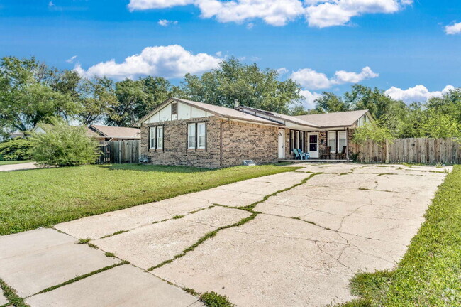 Building Photo - Step inside to discover an inviting atmosp... Rental
