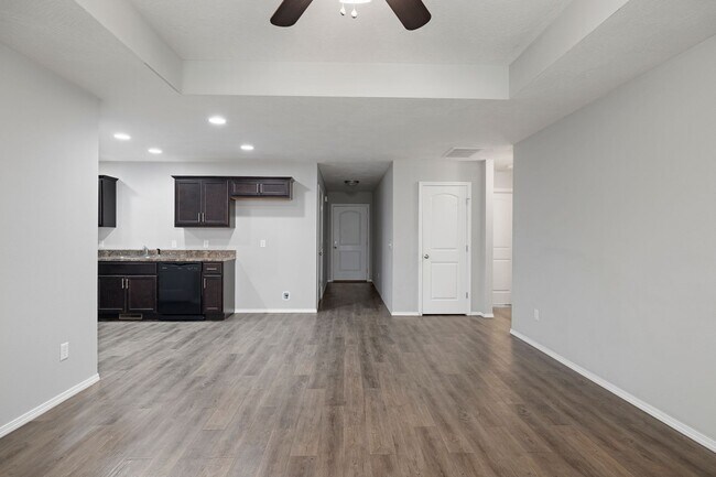 Photo - 3 Bedroom Duplex Rental in Springfield!